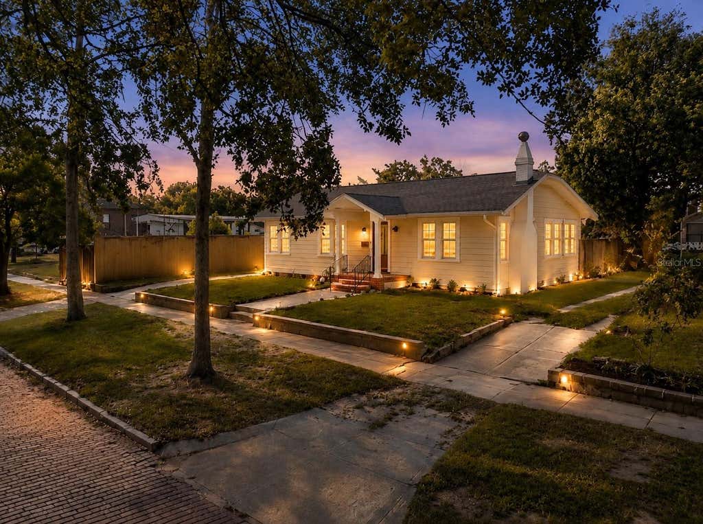 Photo of 106 W Comanche Avenue, Tampa, FL 33604 (MLS # TB8530113)