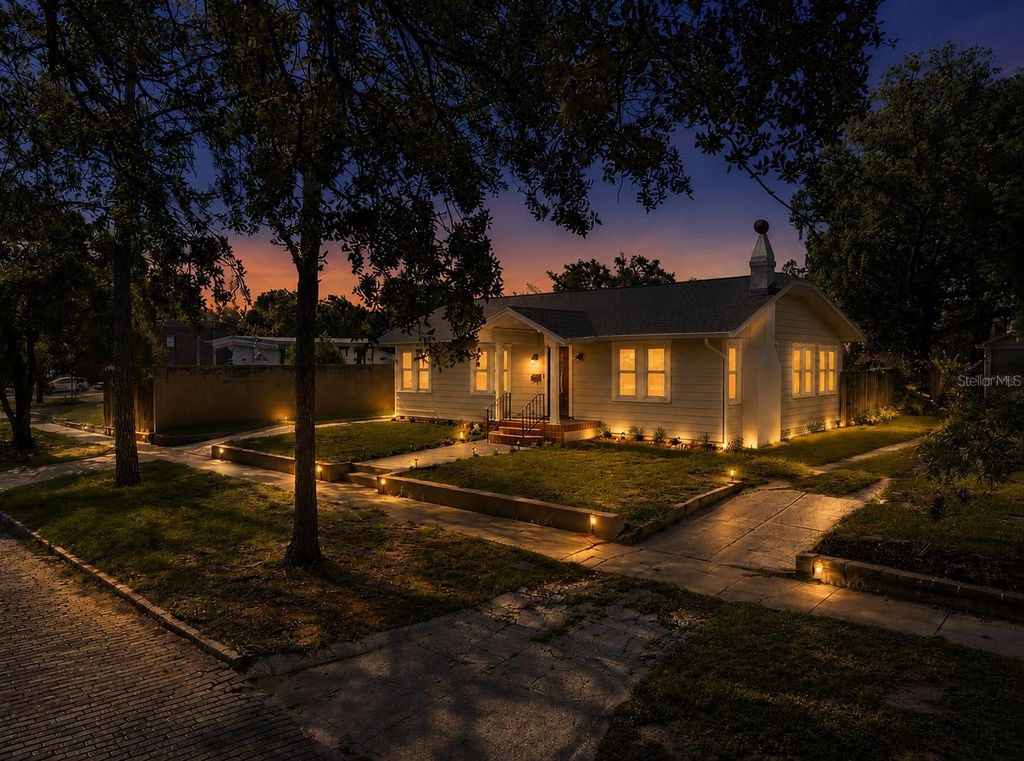 Photo of 106 W Comanche Avenue, Tampa, FL 33604 (MLS # TB8530113)