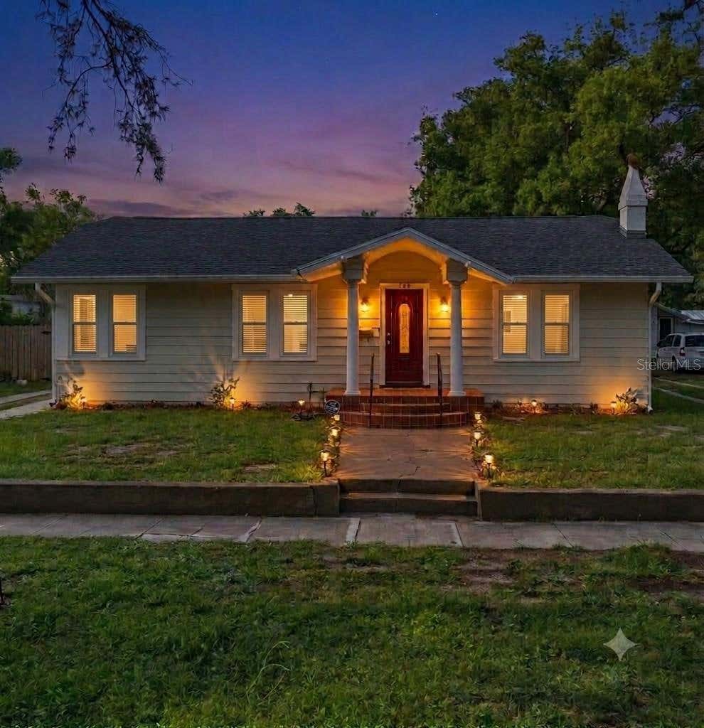 Photo of 106 W Comanche Avenue, Tampa, FL 33604 (MLS # TB8530113)