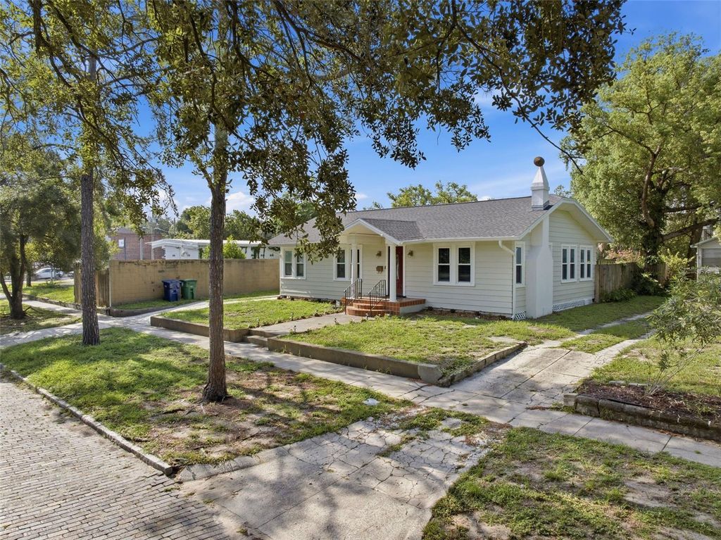 Photo of 106 W Comanche Avenue, Tampa, FL 33604 (MLS # TB8530113)