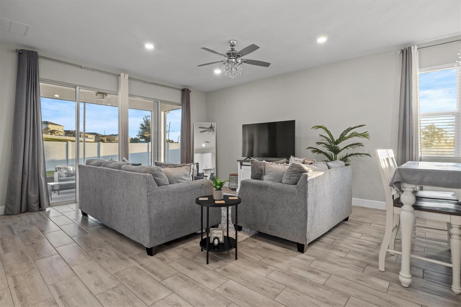 VISTA DEL LAGO PH II - Residential Lease