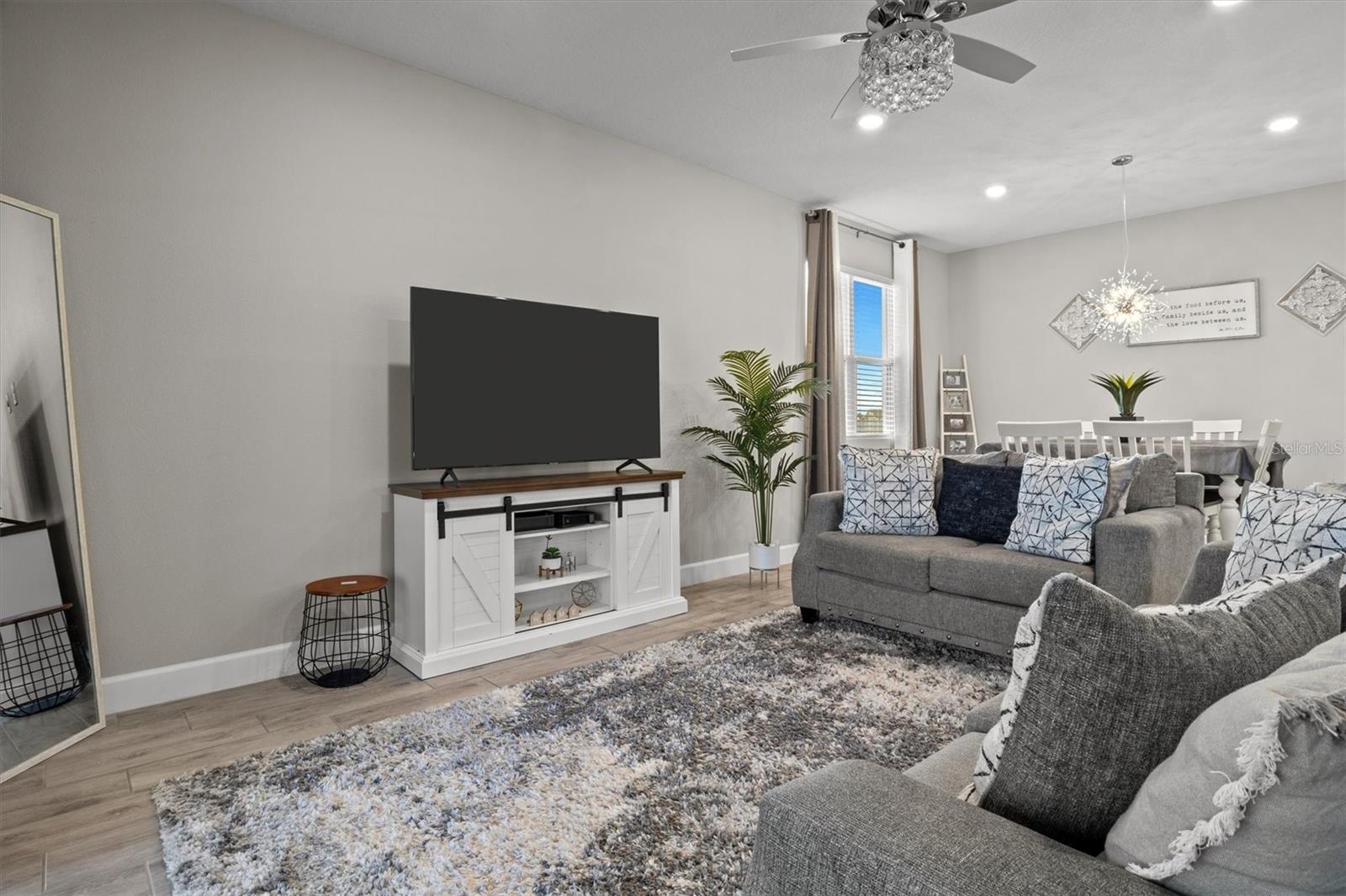 VISTA DEL LAGO PH II - Residential Lease