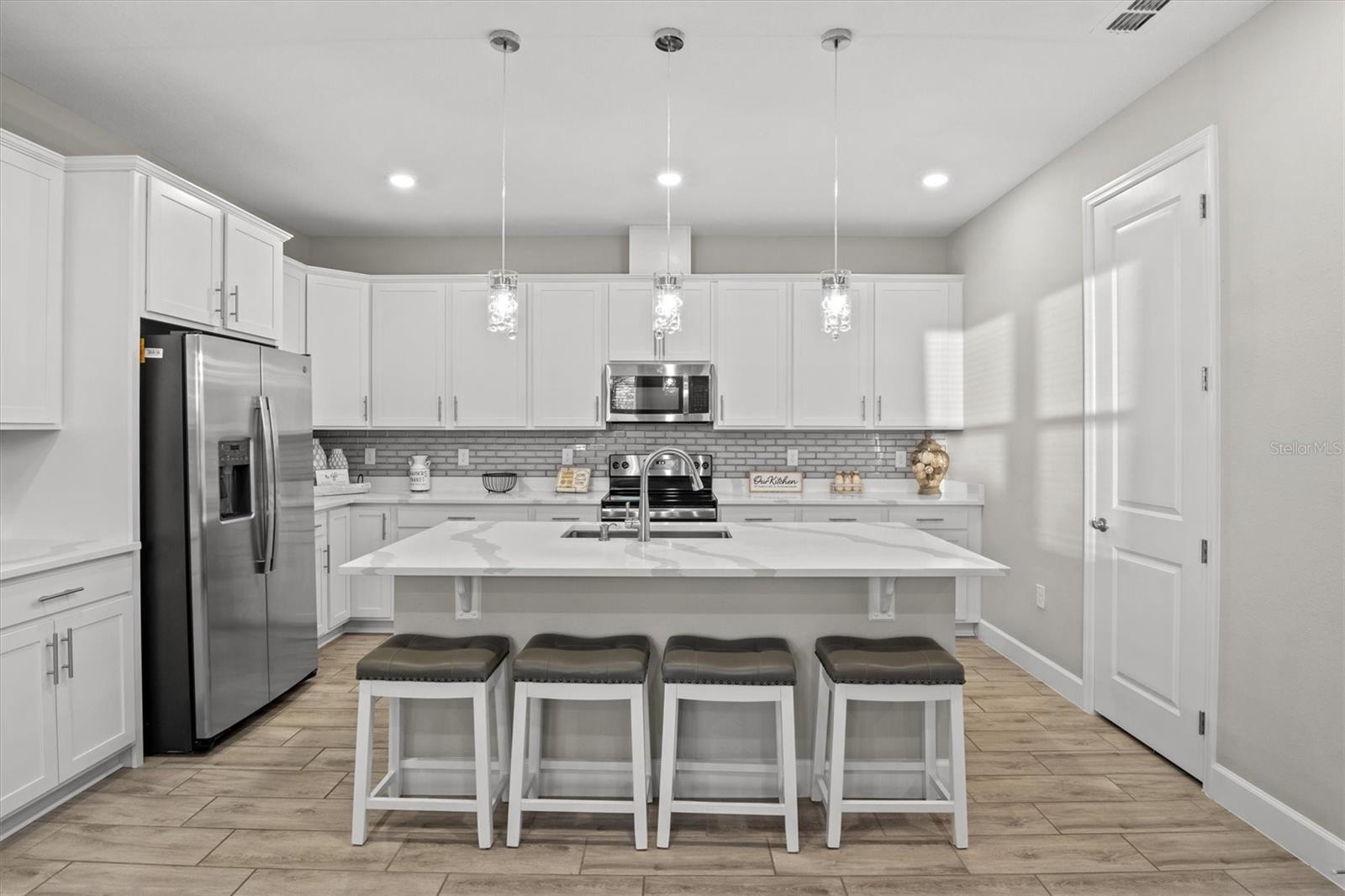 VISTA DEL LAGO PH II - Residential Lease