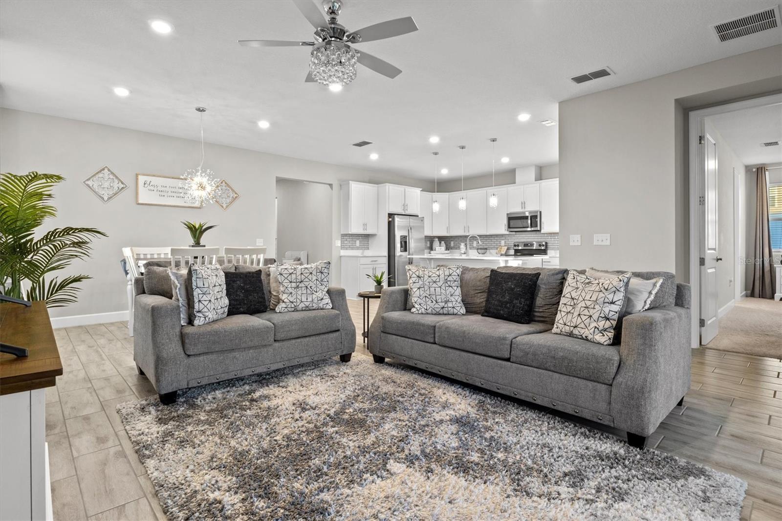 VISTA DEL LAGO PH II - Residential Lease