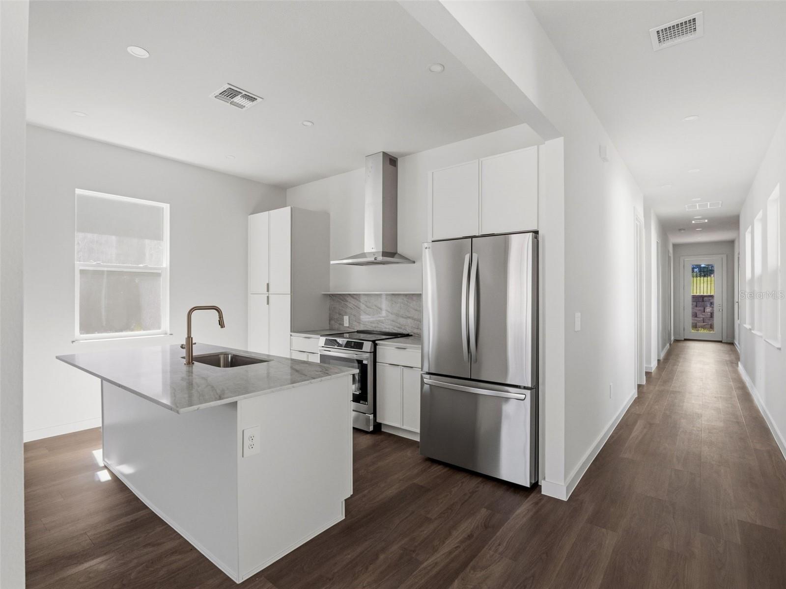 458 SKYFIELD COURT