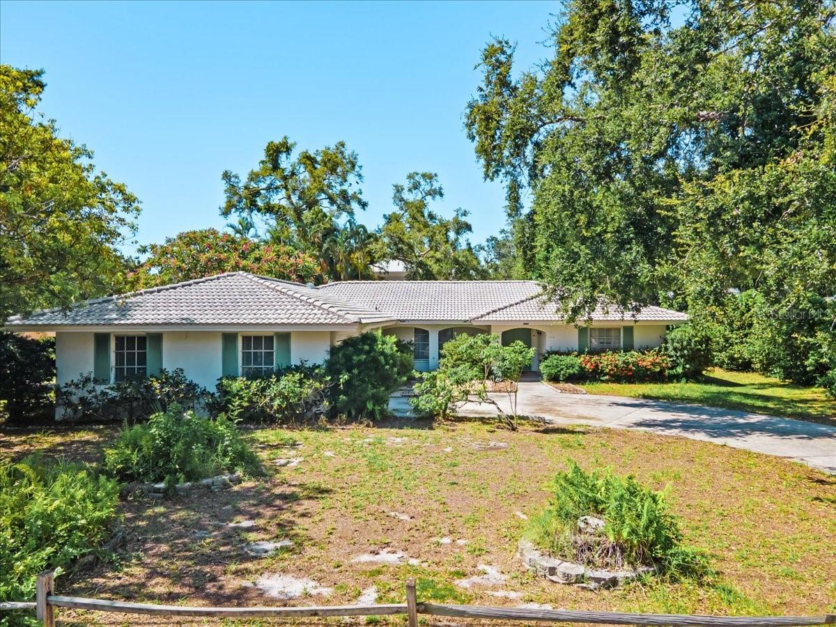 1735 SHORELAND DRIVE