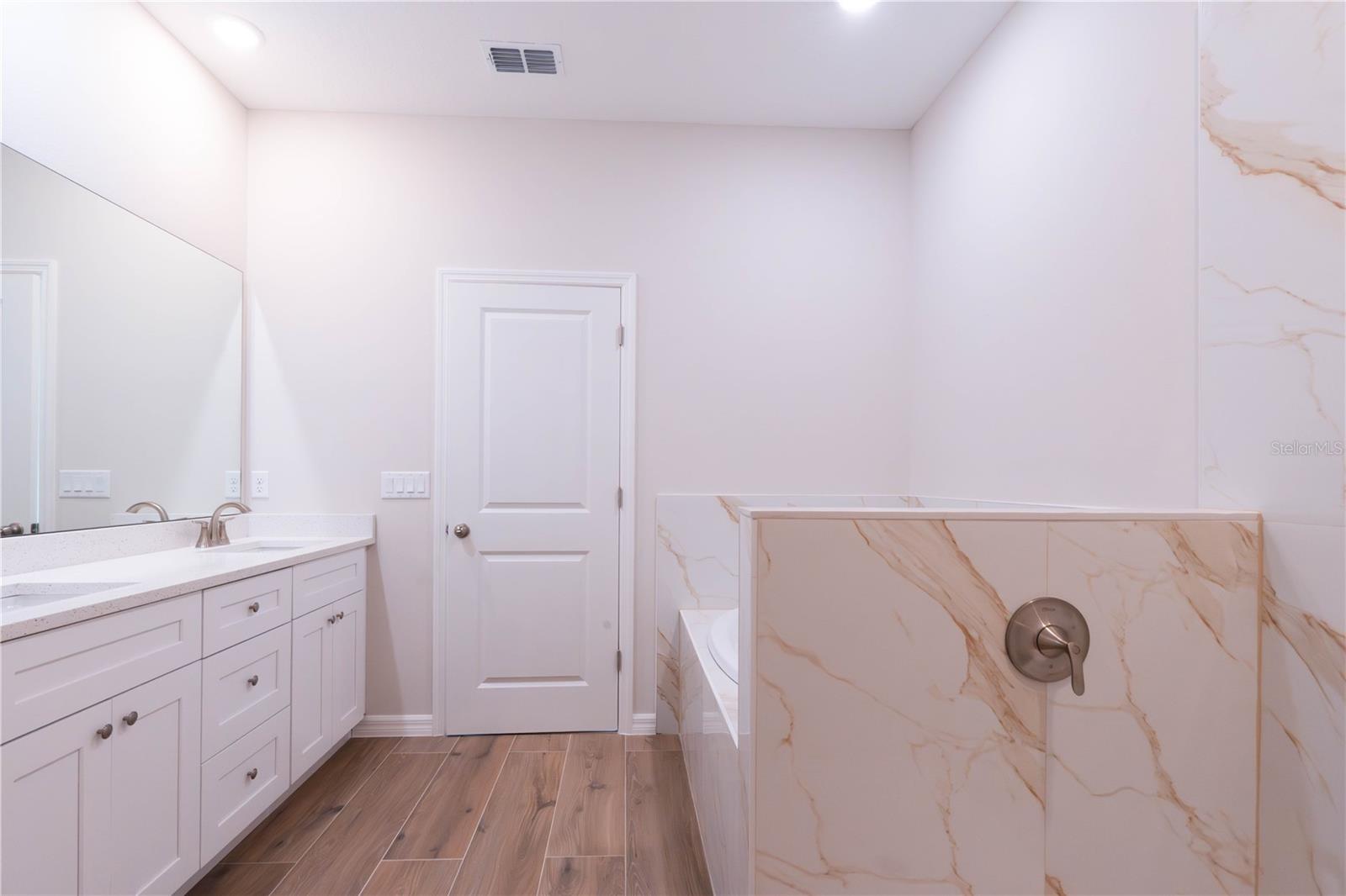 THE MEADOWS OF LEESBURG - Residential