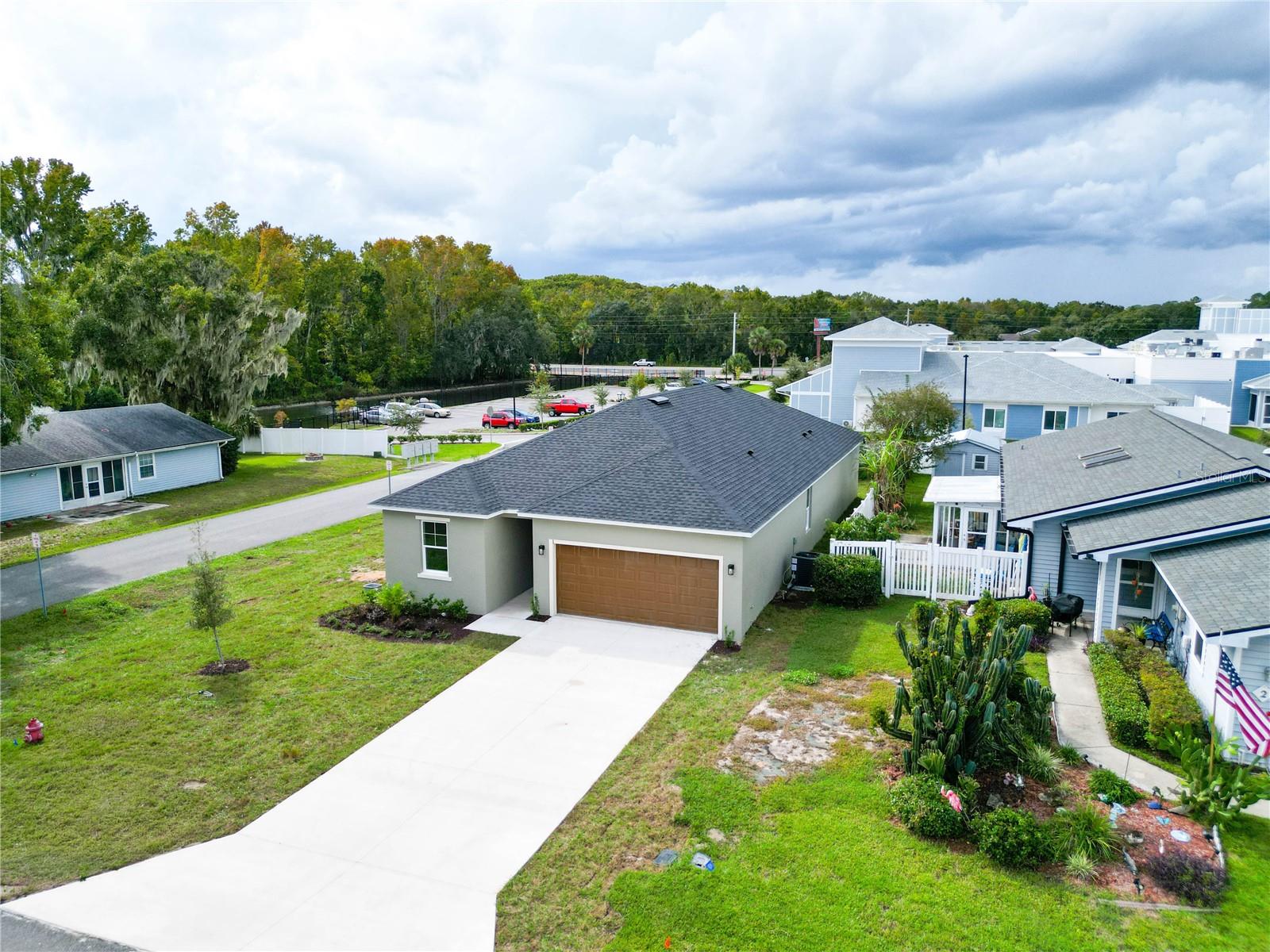 THE MEADOWS OF LEESBURG - Residential