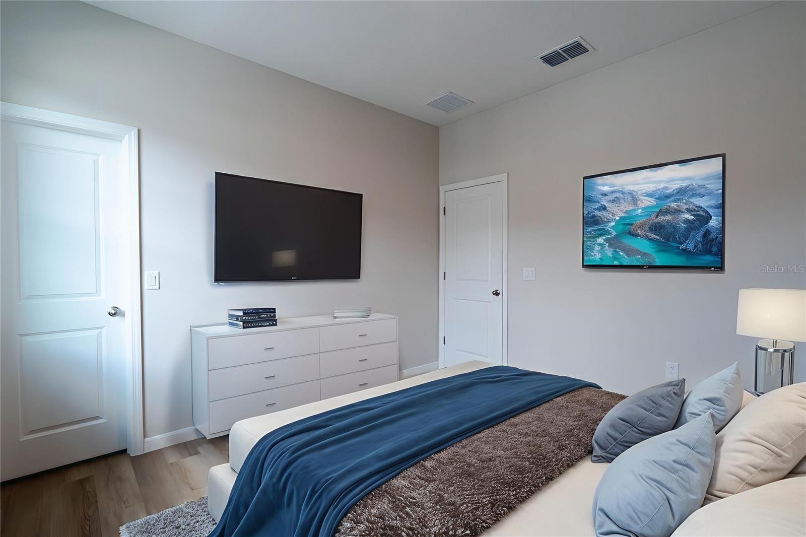 THE MEADOWS OF LEESBURG - Residential