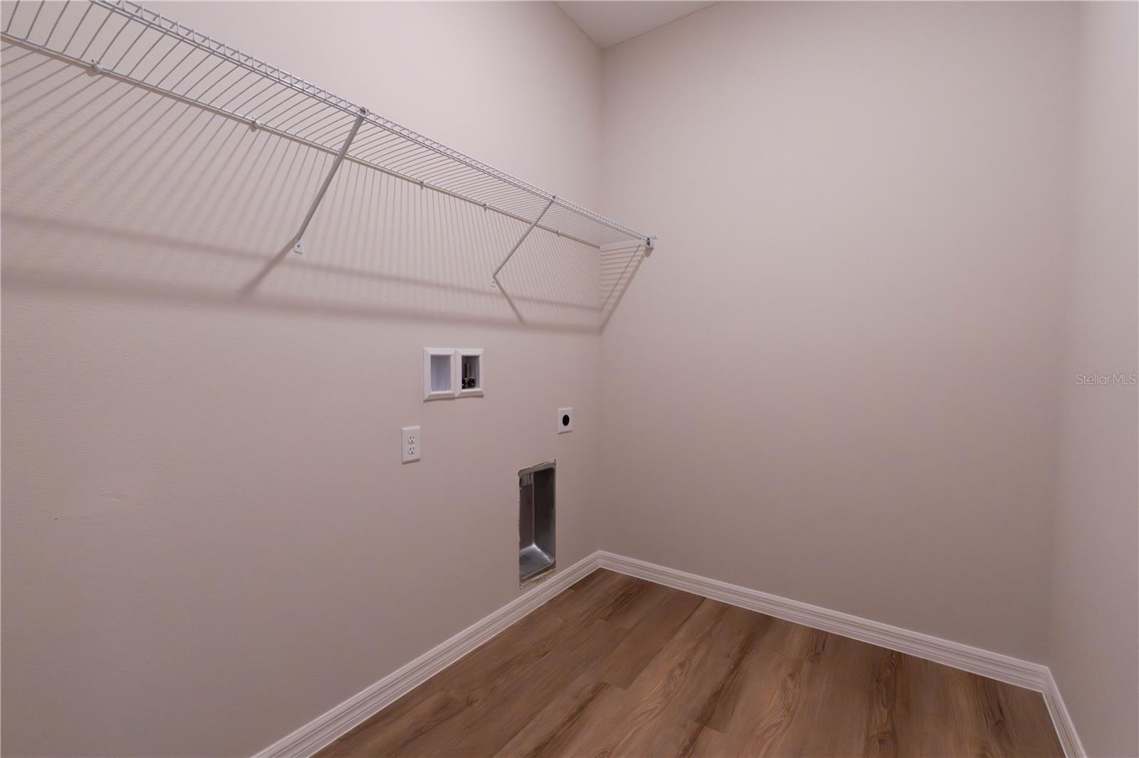 THE MEADOWS OF LEESBURG - Residential