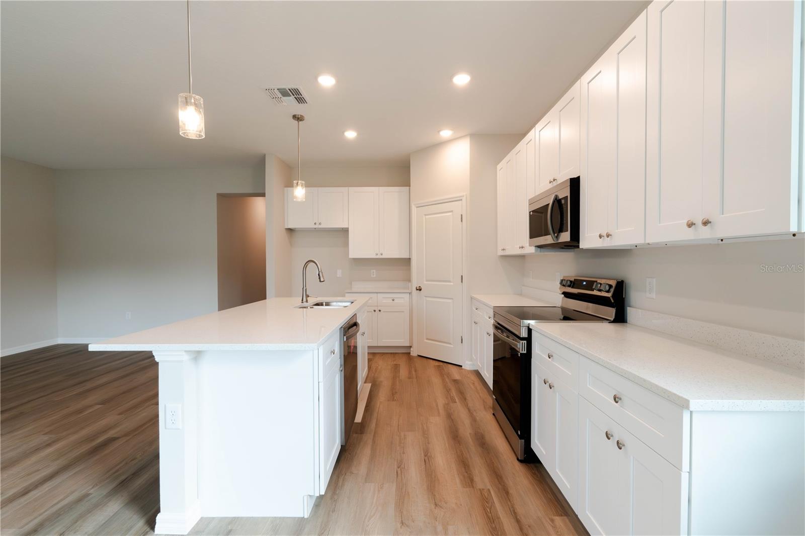 THE MEADOWS OF LEESBURG - Residential