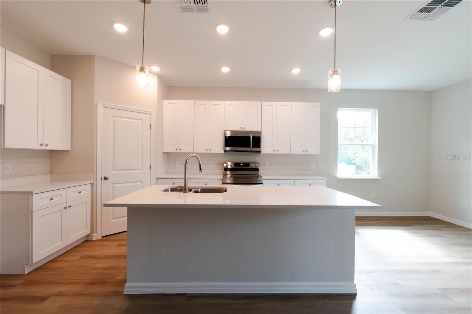 THE MEADOWS OF LEESBURG - Residential