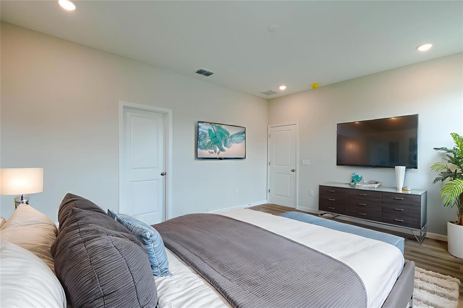 THE MEADOWS OF LEESBURG - Residential