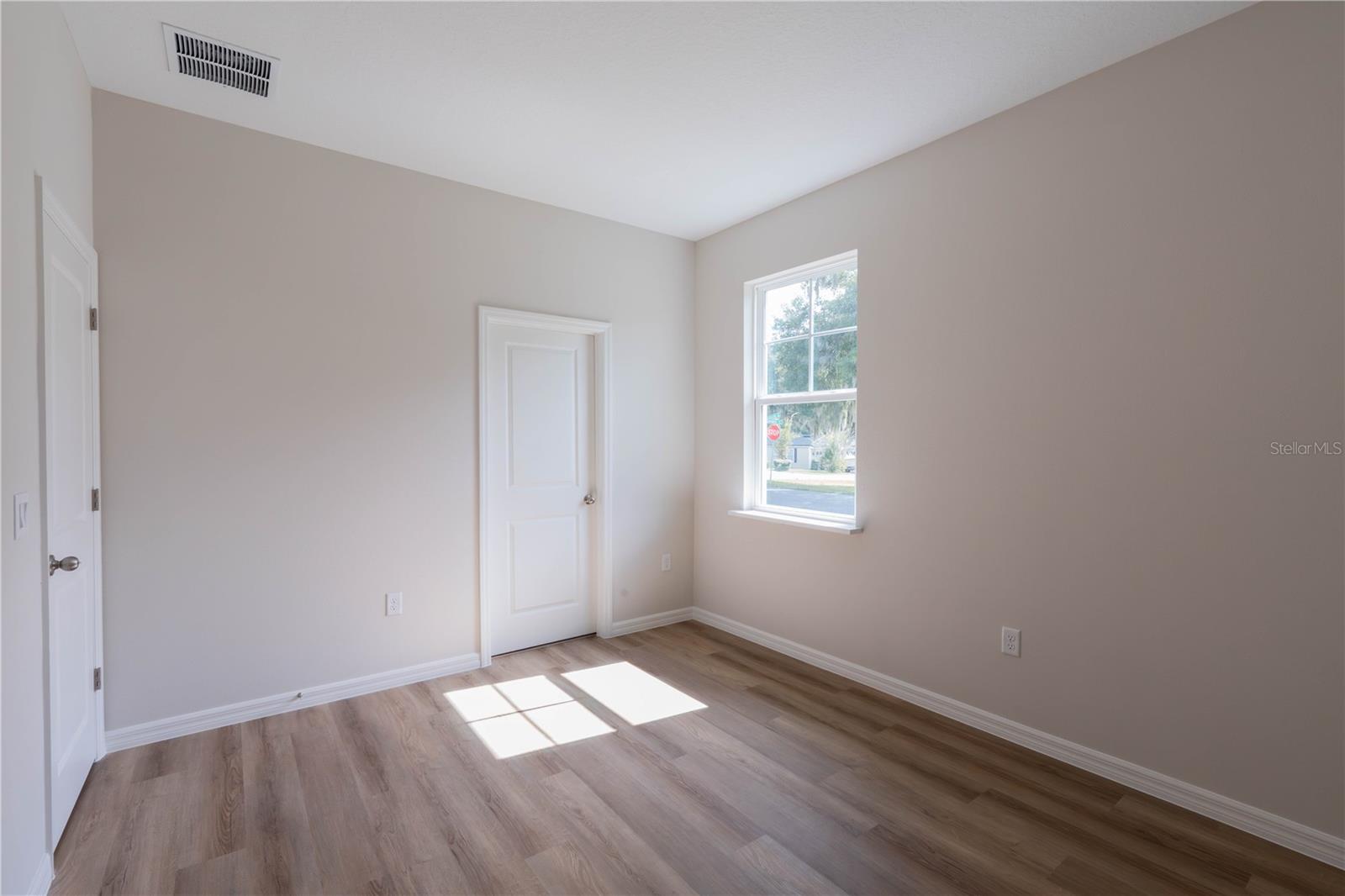 THE MEADOWS OF LEESBURG - Residential