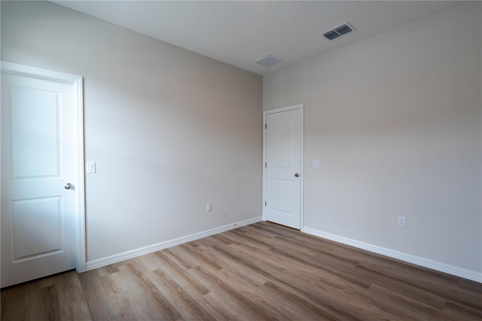 THE MEADOWS OF LEESBURG - Residential