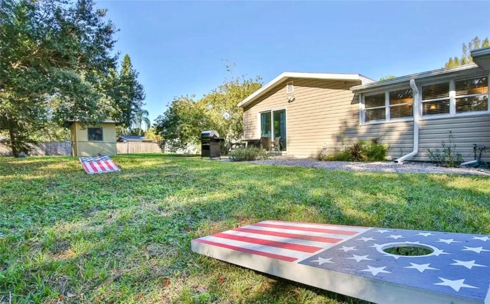 COTTAGE IN THE PINES - Residential