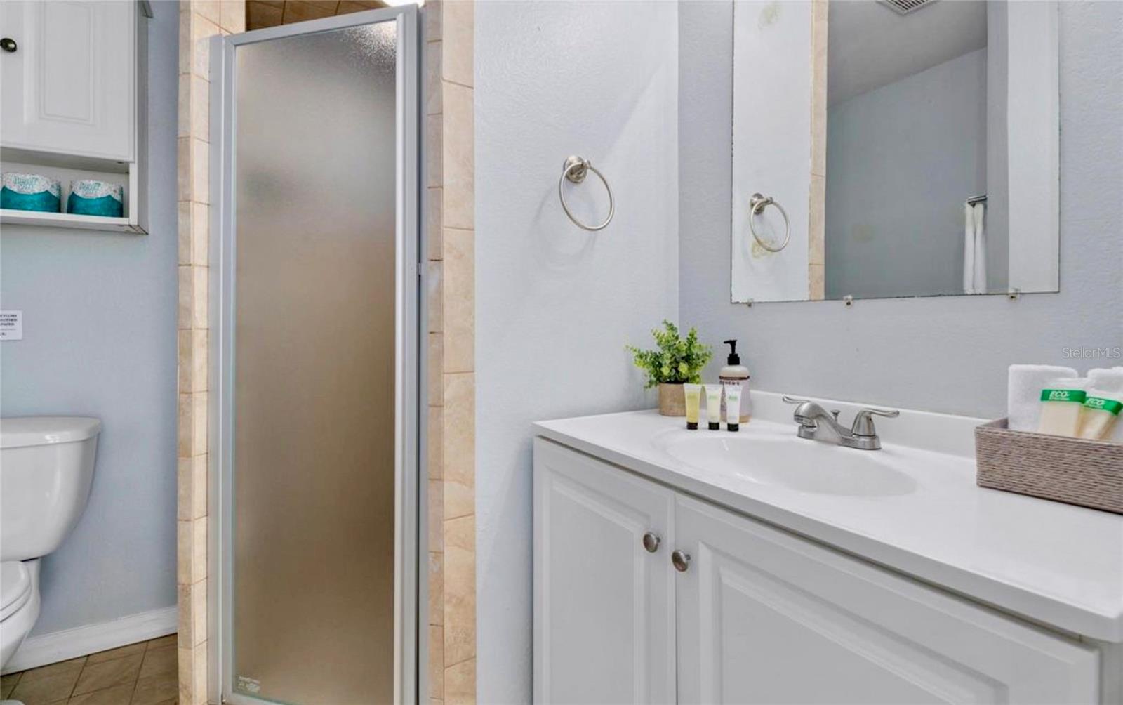 COTTAGE IN THE PINES - Residential