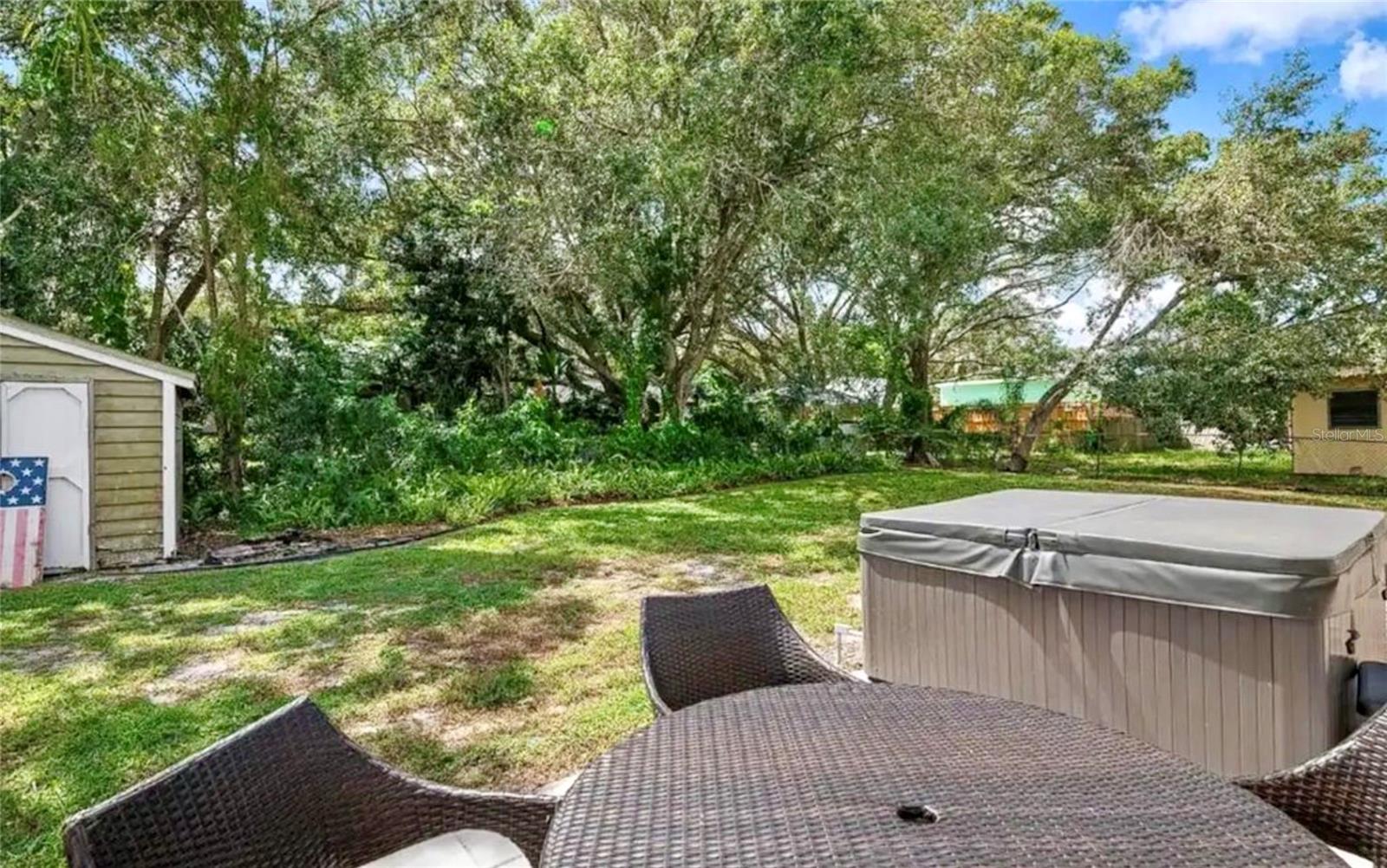 COTTAGE IN THE PINES - Residential