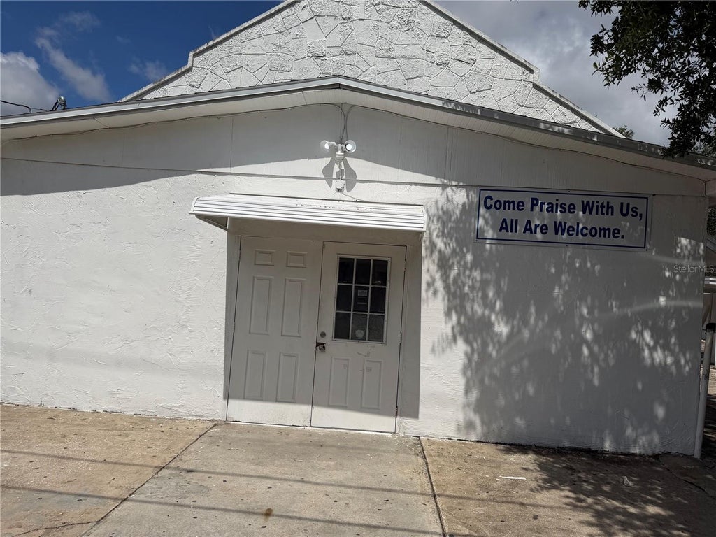 Photo of 1608 Egenesee St, Tampa, FL 33610 (MLS # TB8552360)