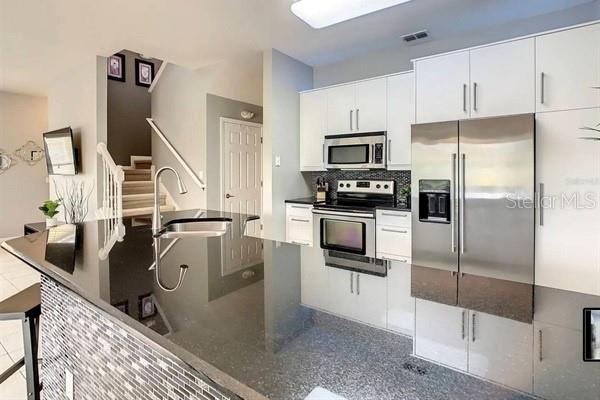 3163 YELLOW LANTANA LANE