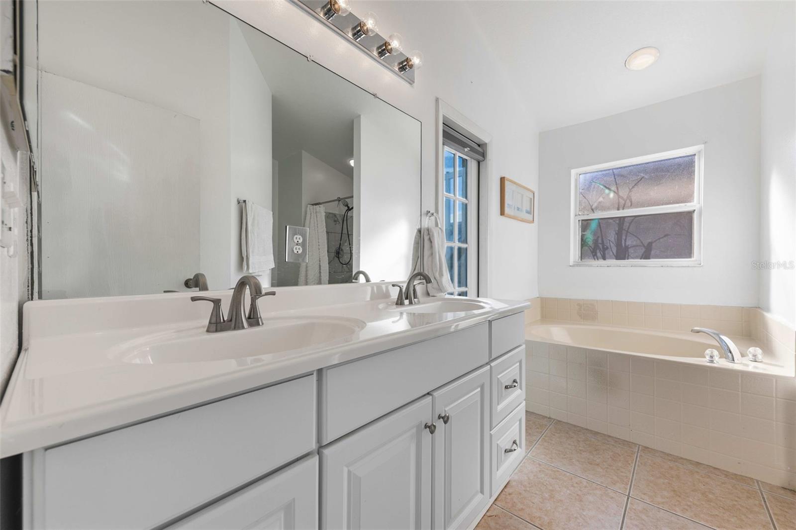 HAMPTON ESTATES - Residential