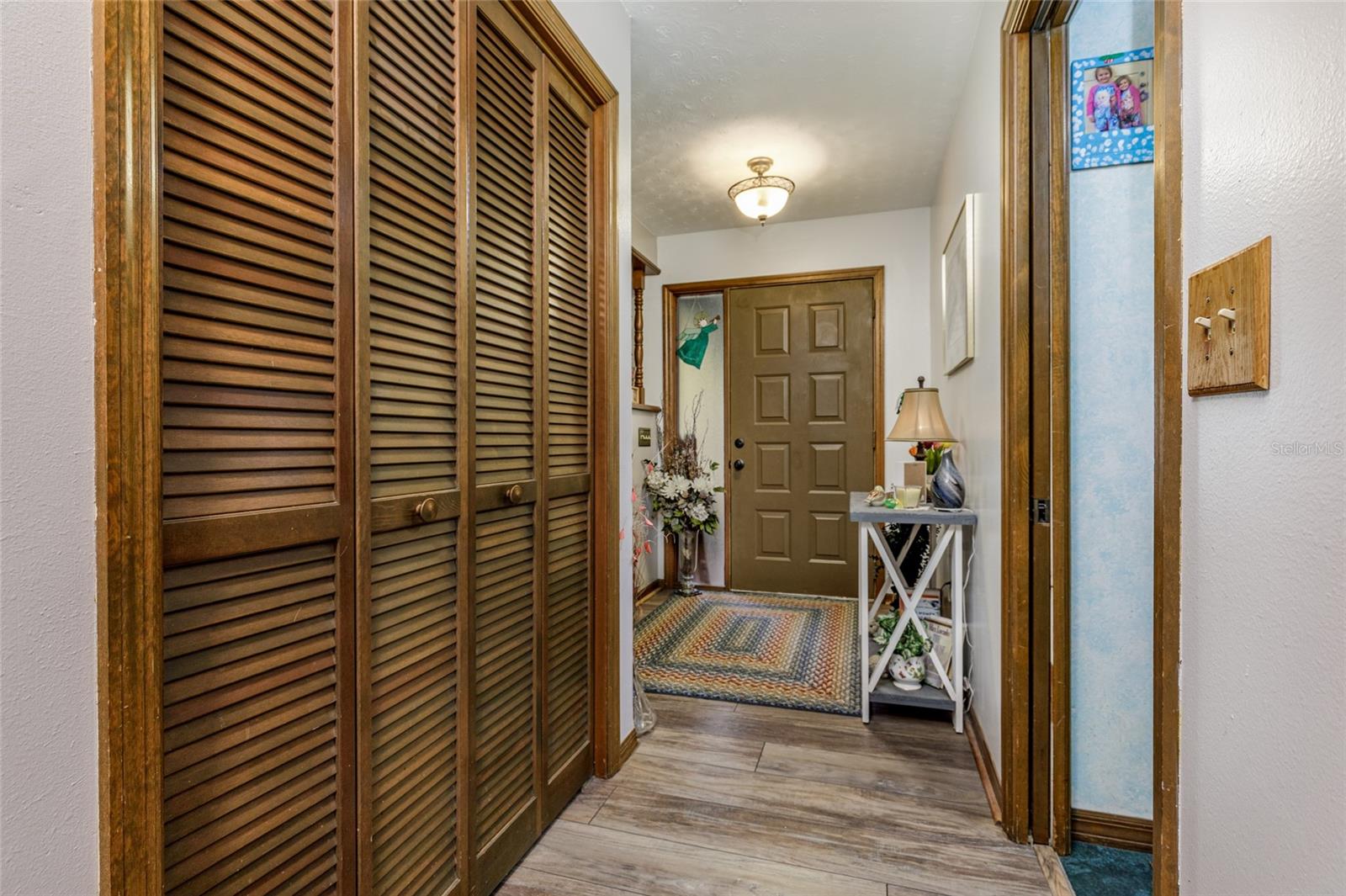 2280 W MIDDLE LANE