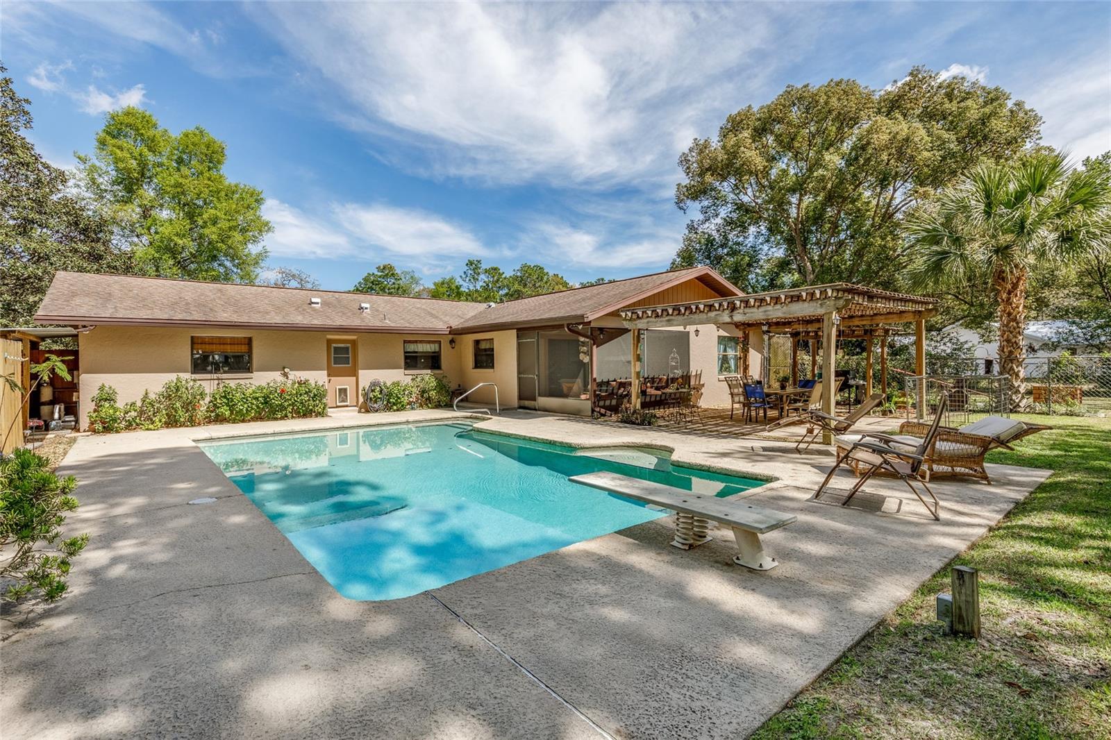 2280 W MIDDLE LANE