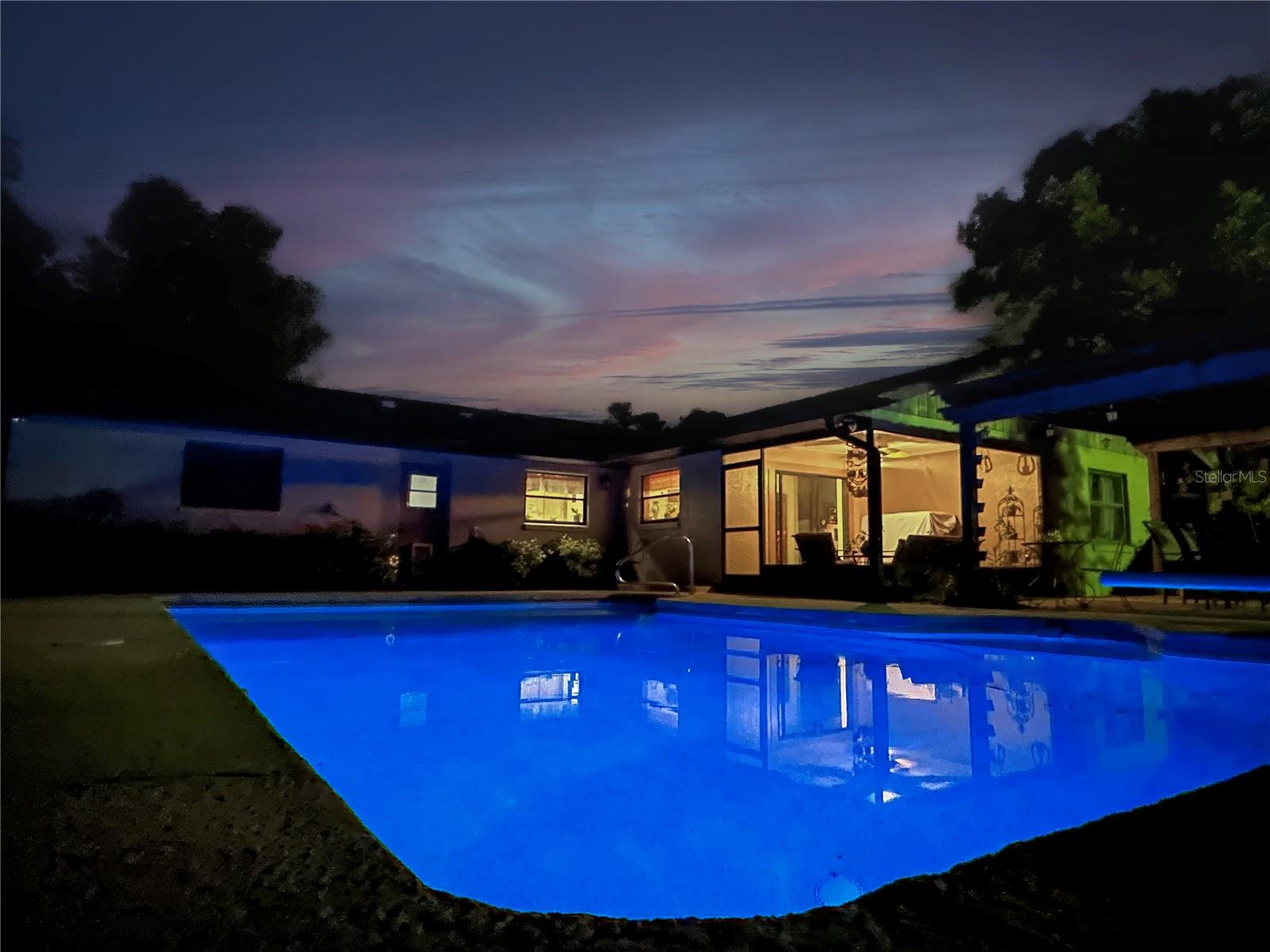 2280 W MIDDLE LANE