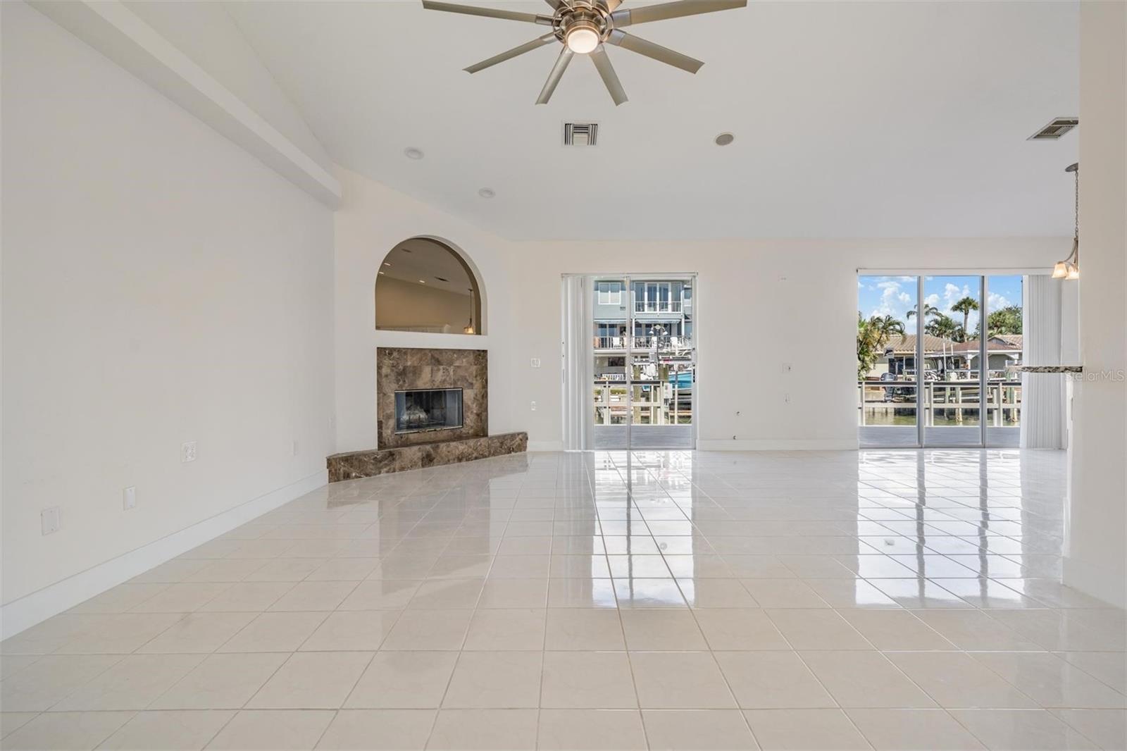 HARBOR VIEW VILLAS 4TH ADD - Residential