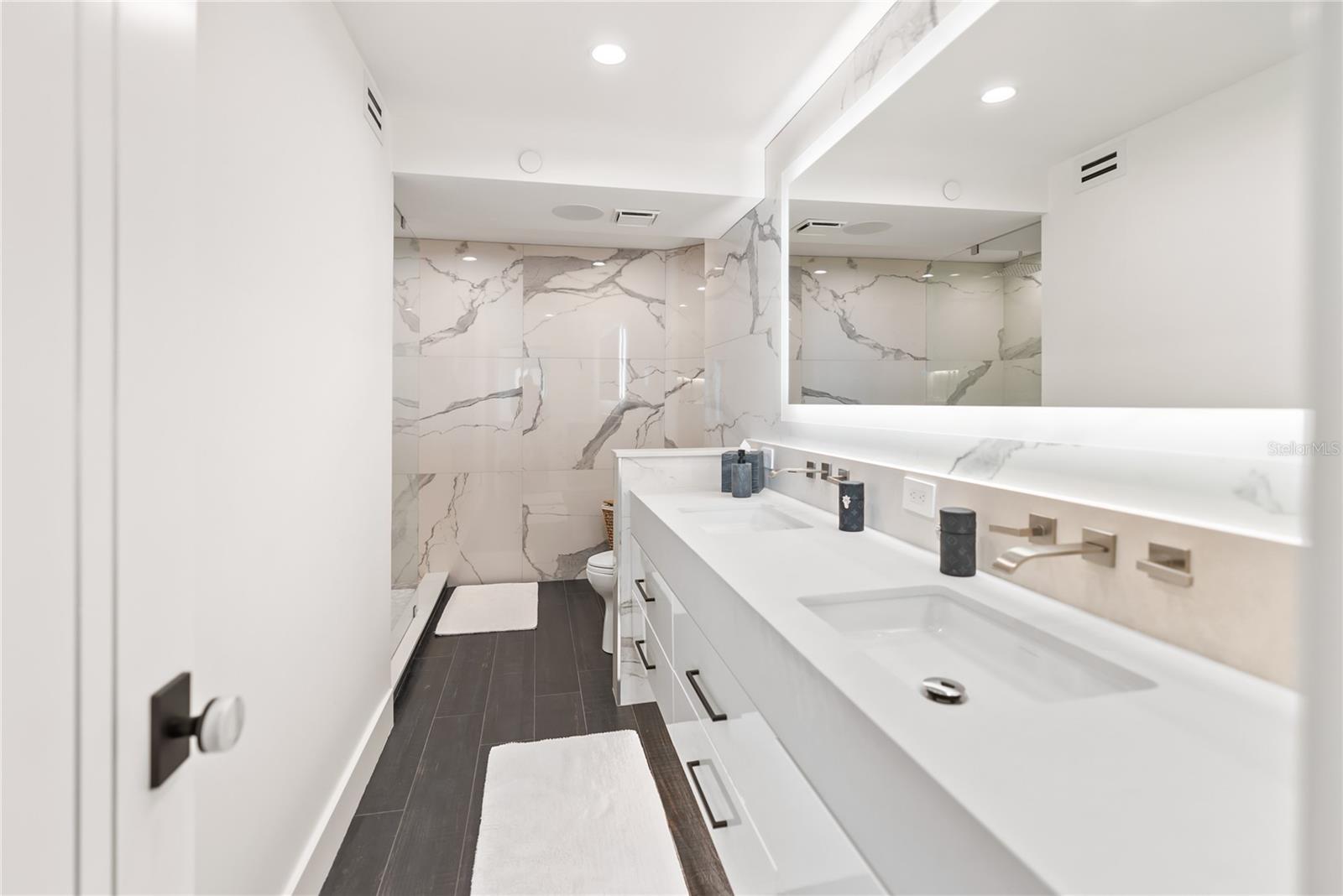CONDO ON THE BAY TOWER I - Residential