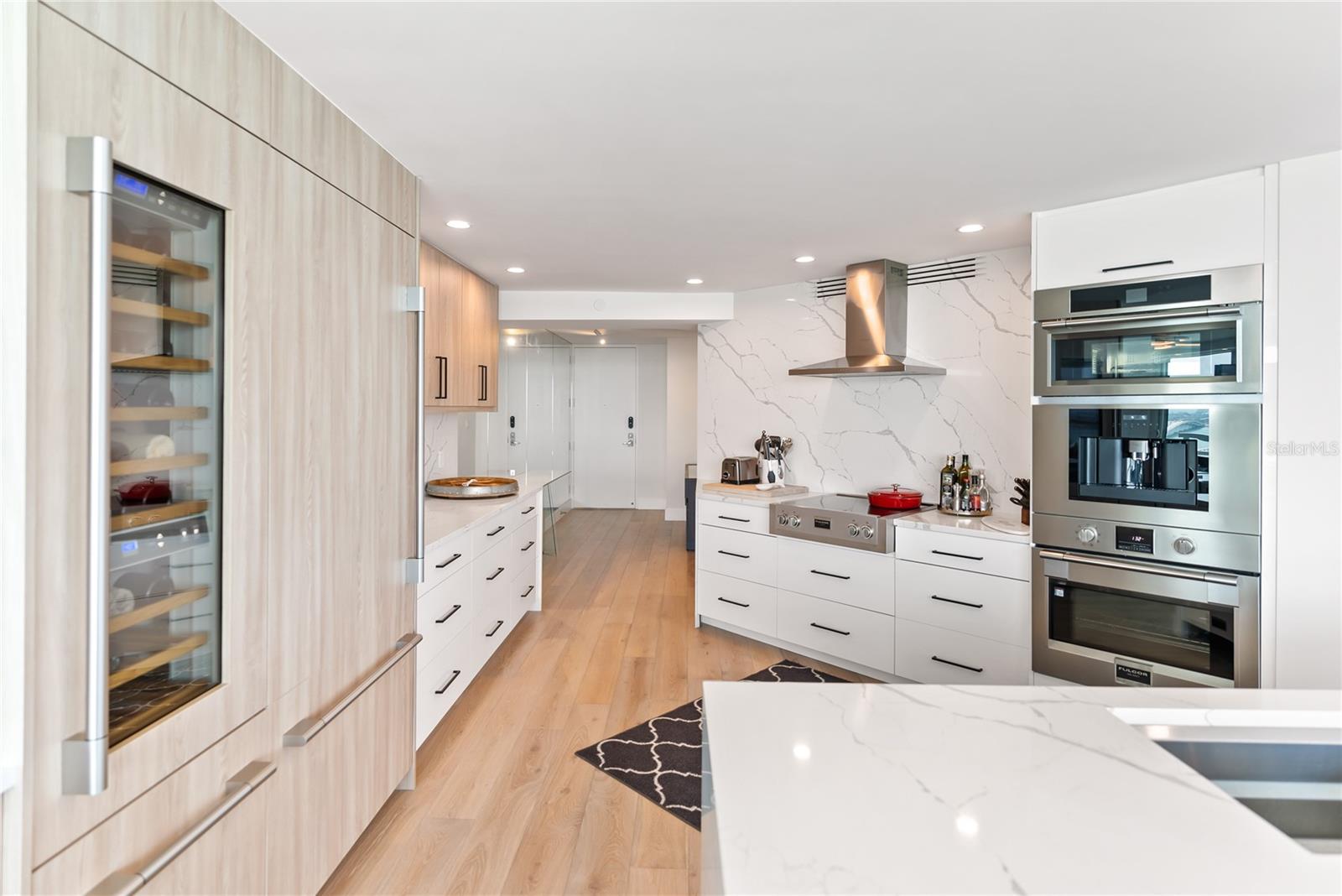 CONDO ON THE BAY TOWER I - Residential