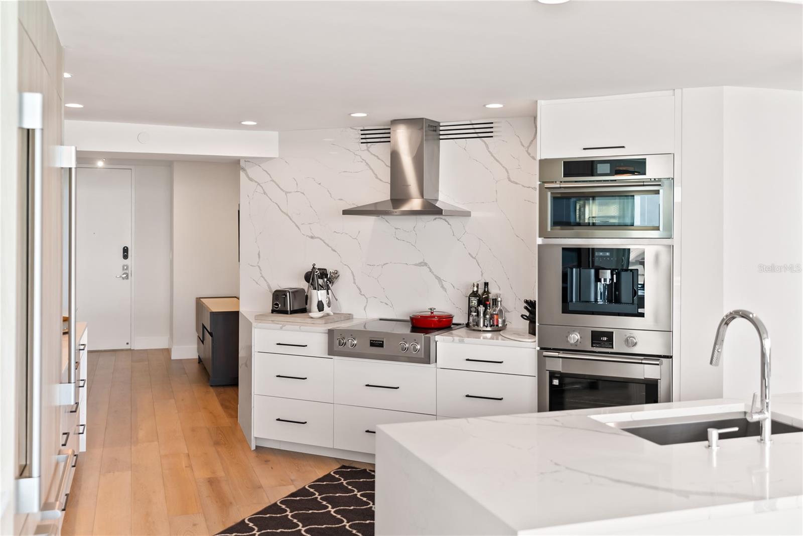 CONDO ON THE BAY TOWER I - Residential