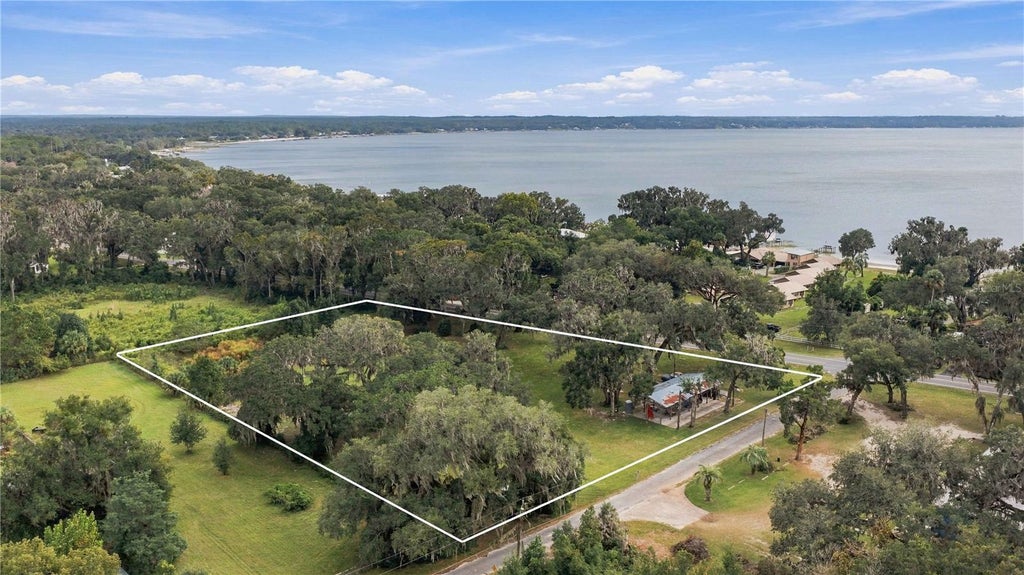 Photo of 12351 SE 131st Court, Ocklawaha, FL 32179 (MLS # OM734819)