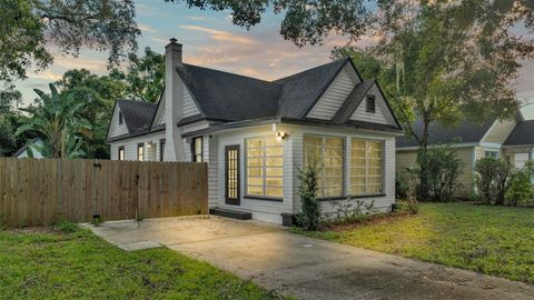 A home in LAKELAND