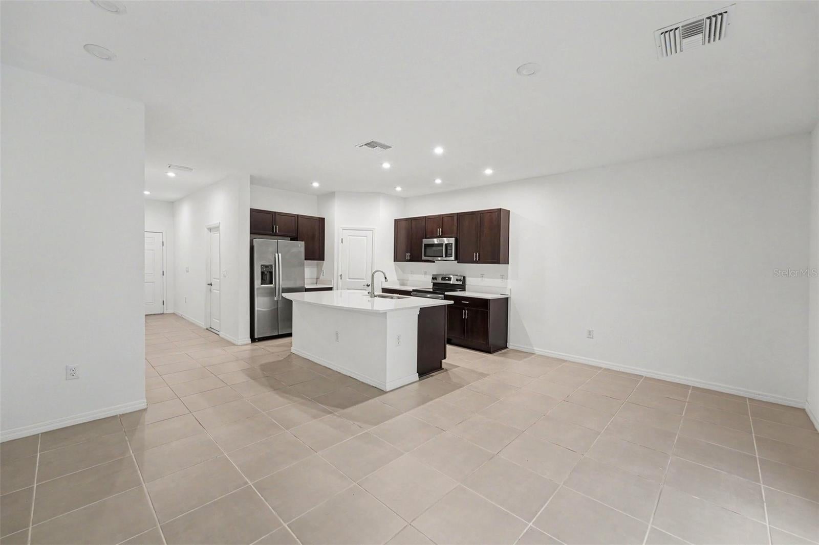 10573 OAKSIDE DRIVE