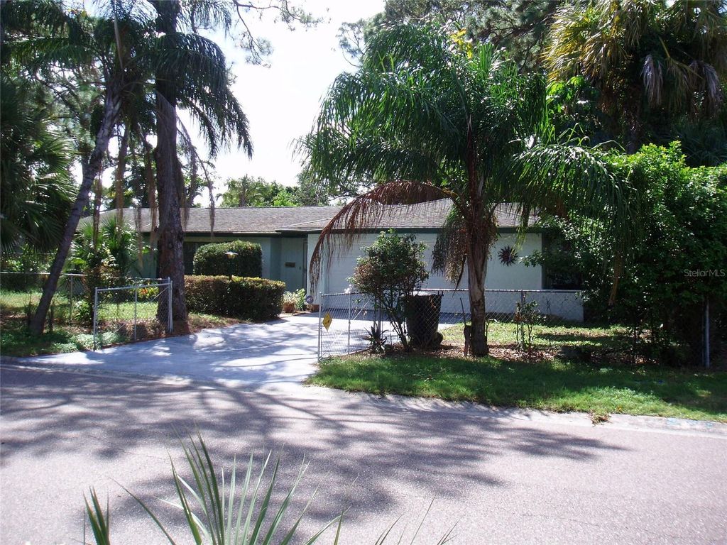 Photo of 120 SW Monroe Circle N, St Petersburg, FL 33703 (MLS # TB8418068)
