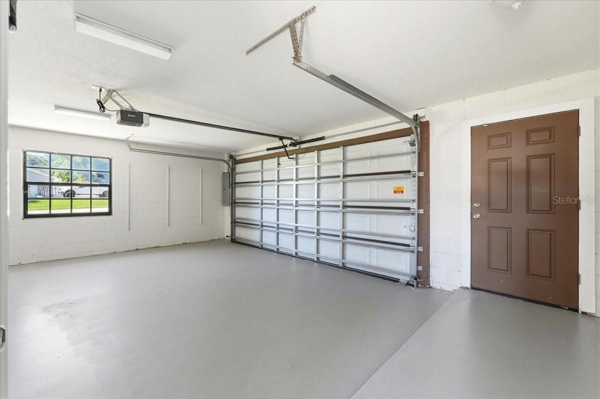 COUNTRY ESTATES - Residential