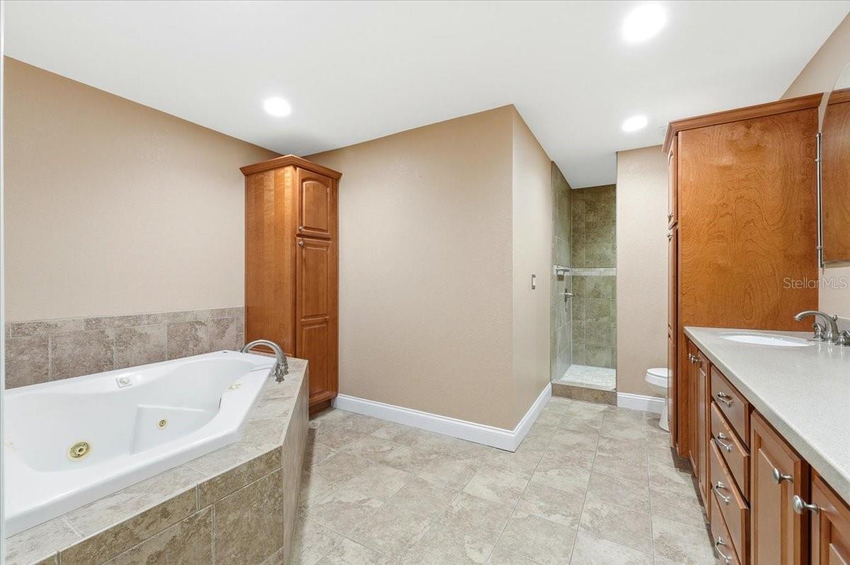 COUNTRY ESTATES - Residential