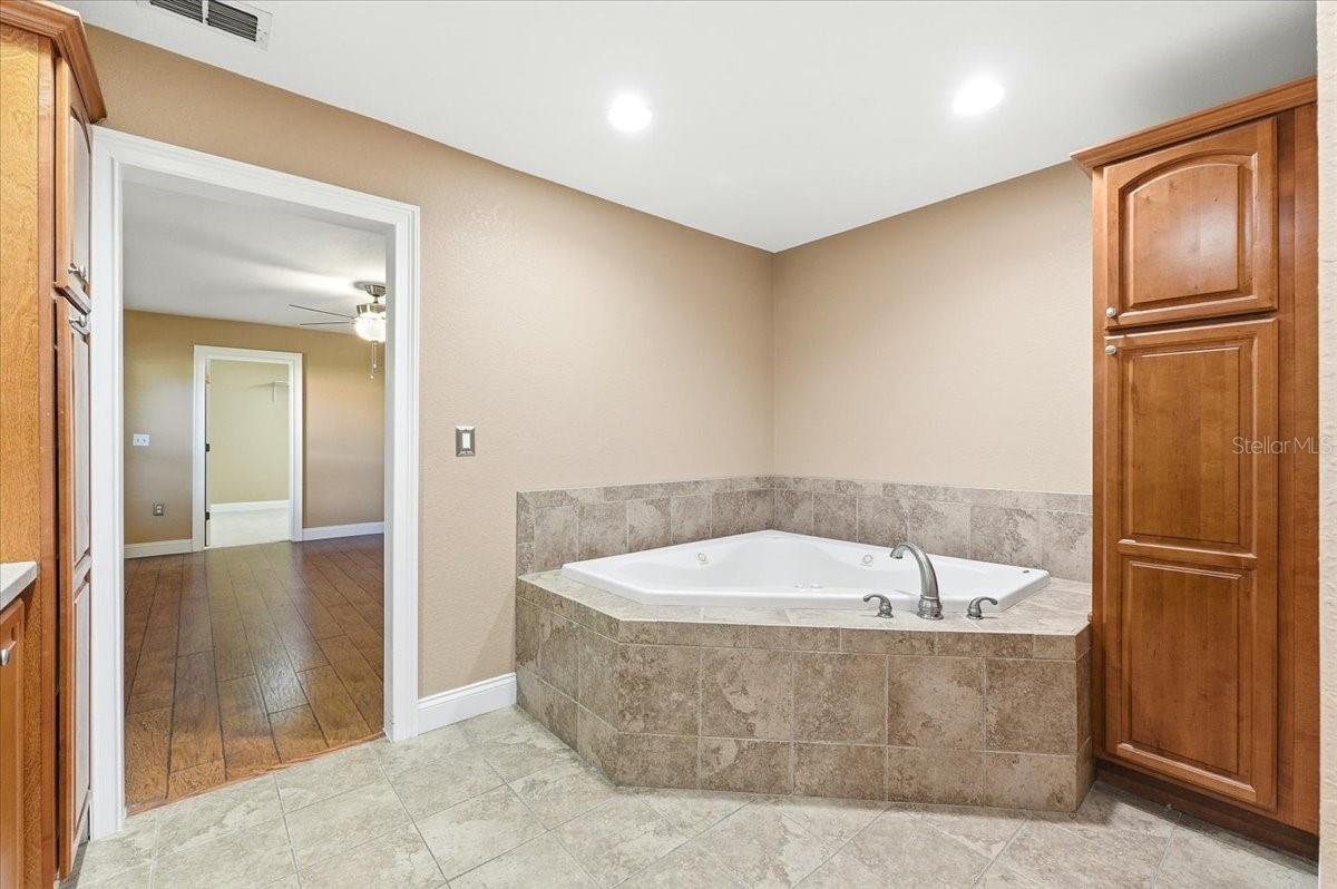 COUNTRY ESTATES - Residential