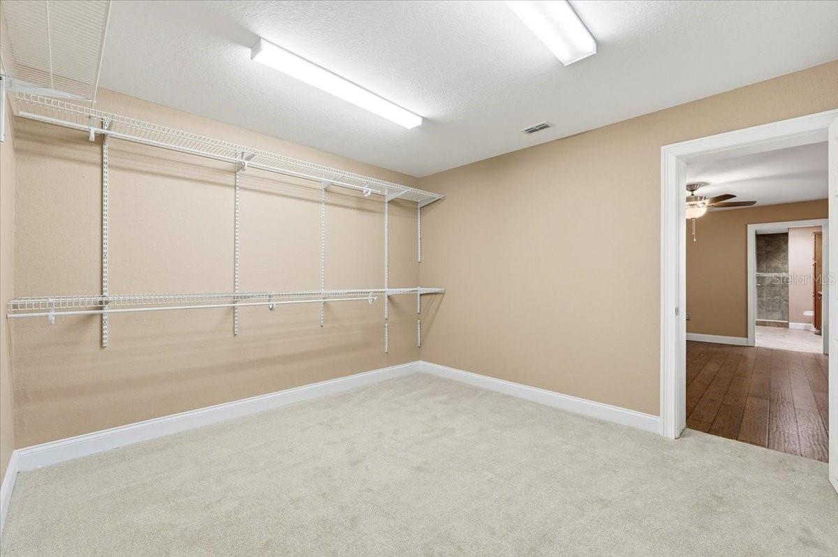 COUNTRY ESTATES - Residential