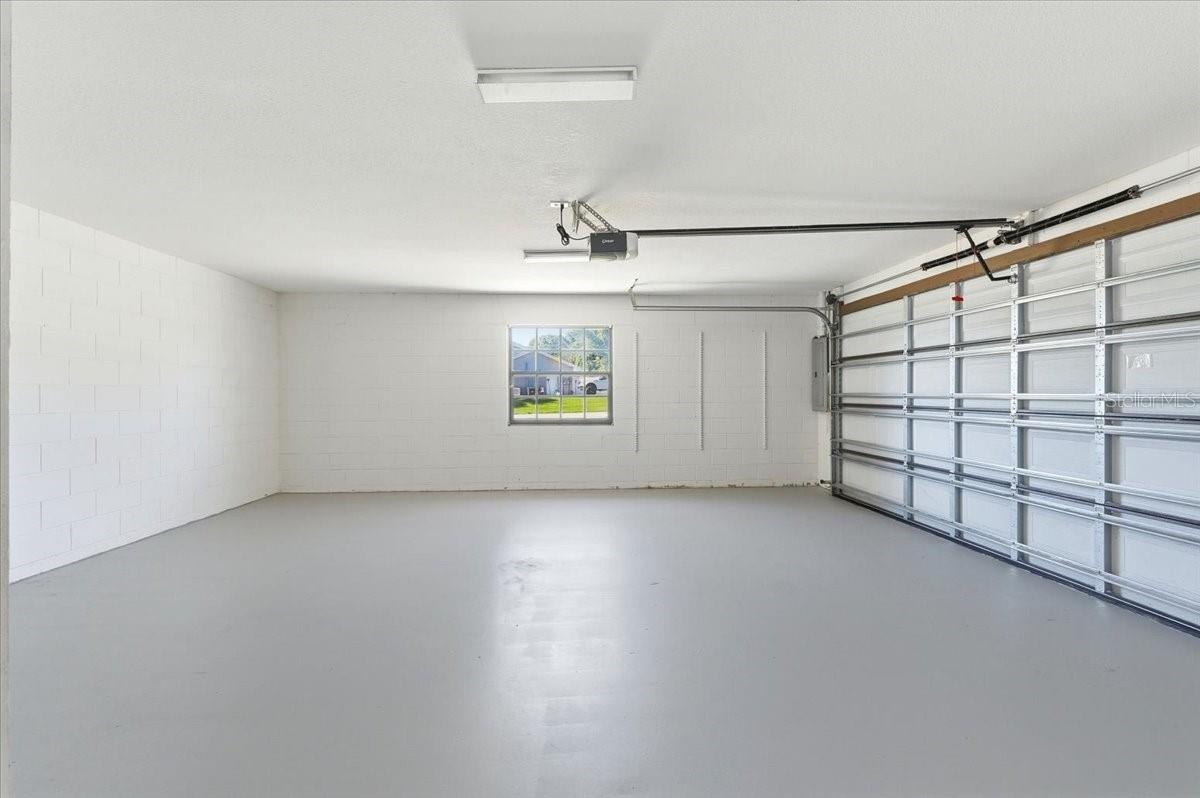 COUNTRY ESTATES - Residential