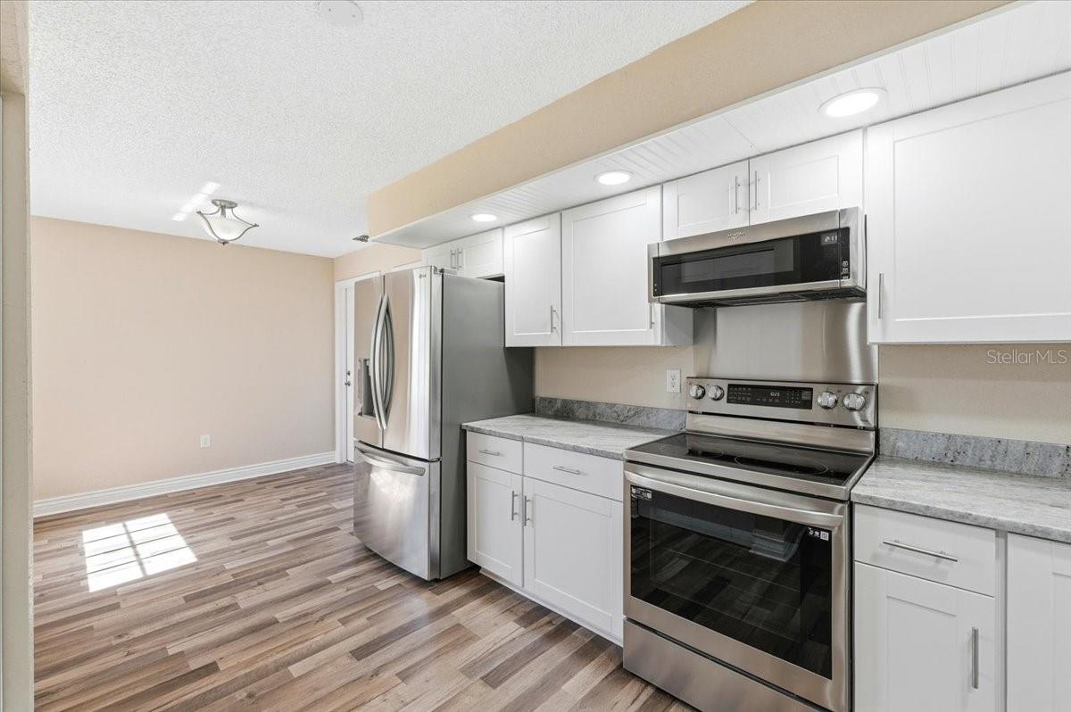 COUNTRY ESTATES - Residential