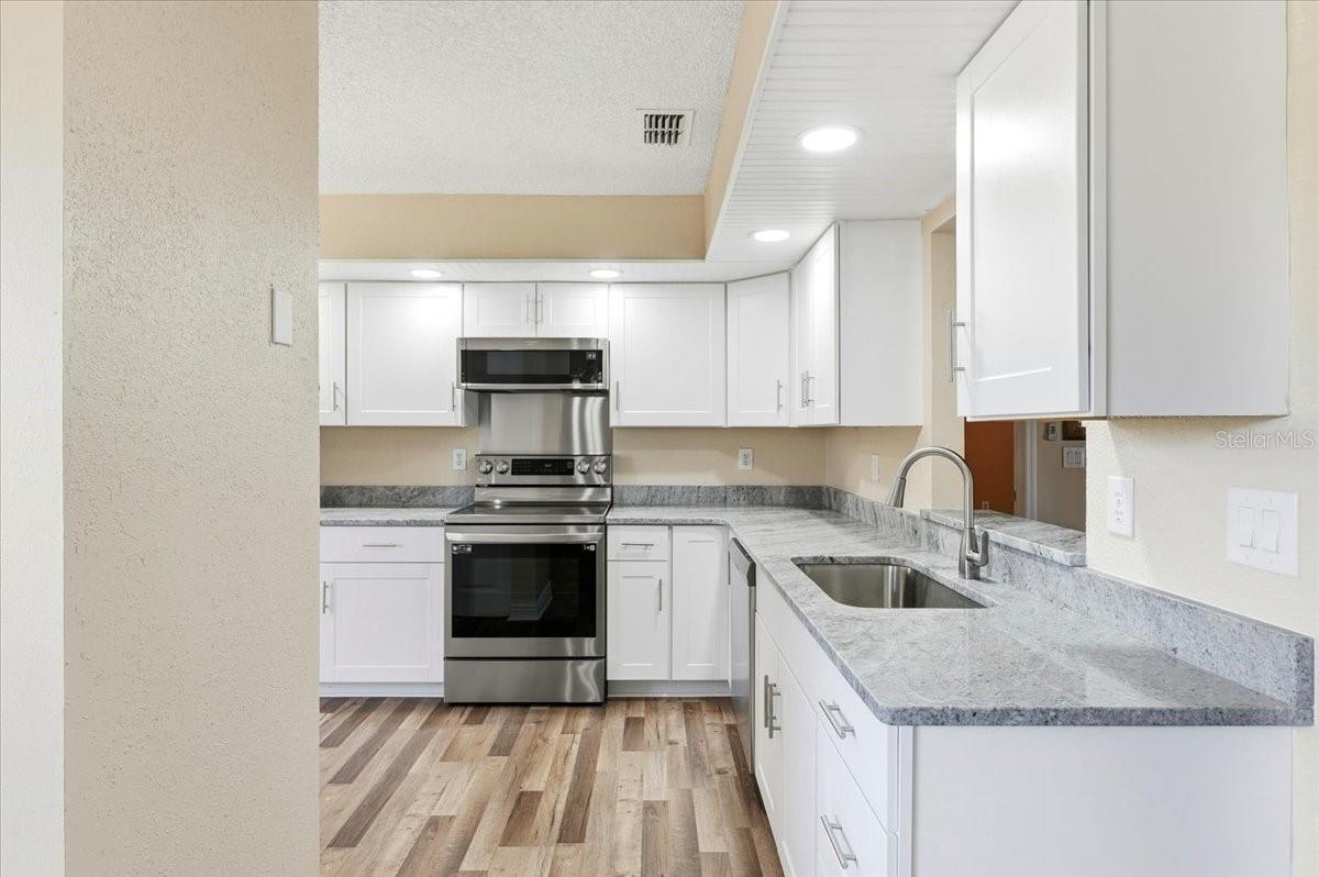 COUNTRY ESTATES - Residential