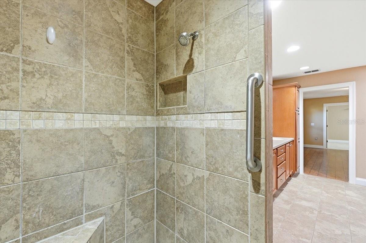 COUNTRY ESTATES - Residential