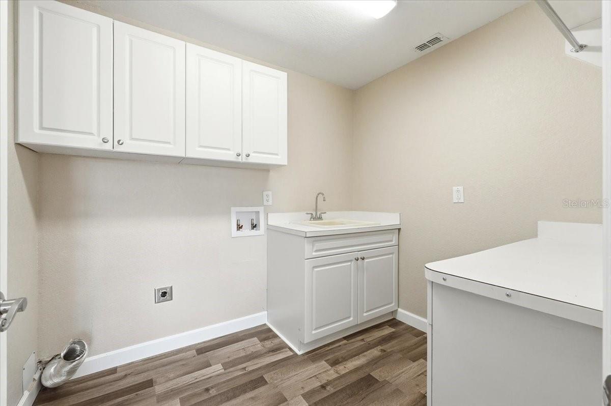 COUNTRY ESTATES - Residential