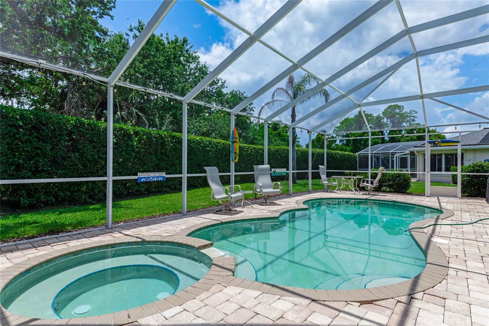 1383 COCONUT PALM CIRCLE