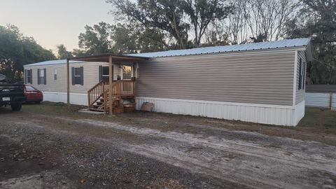 Photo of 1333 Wilkinson Drive, Plant City, FL 33566 (MLS # TB8513184)