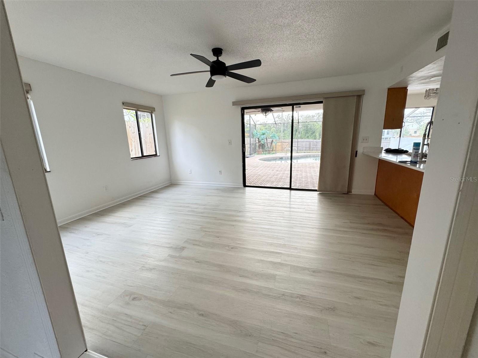 LAKE VALENCIA UNIT ONE - Residential