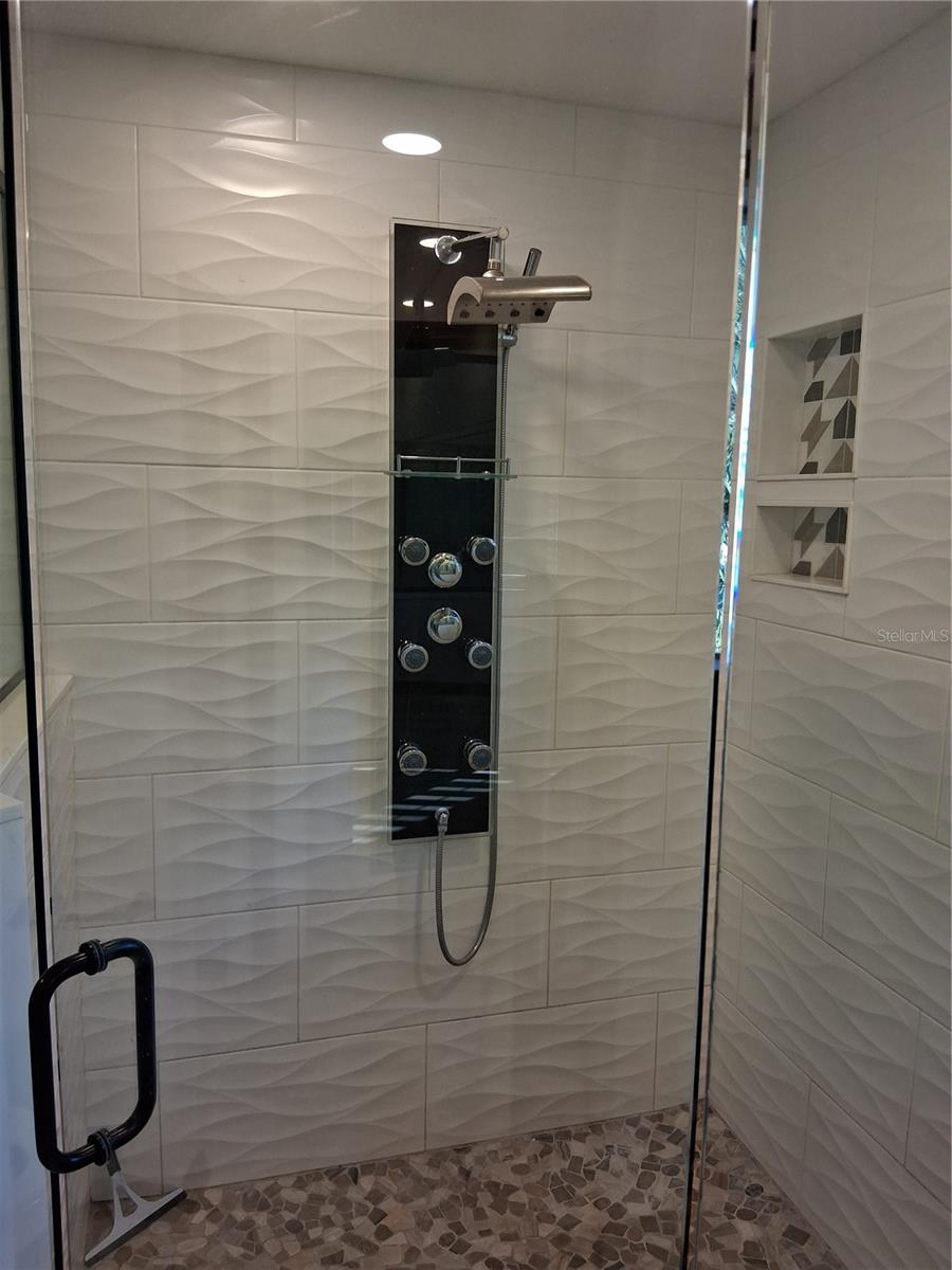 LAKE VALENCIA UNIT ONE - Residential