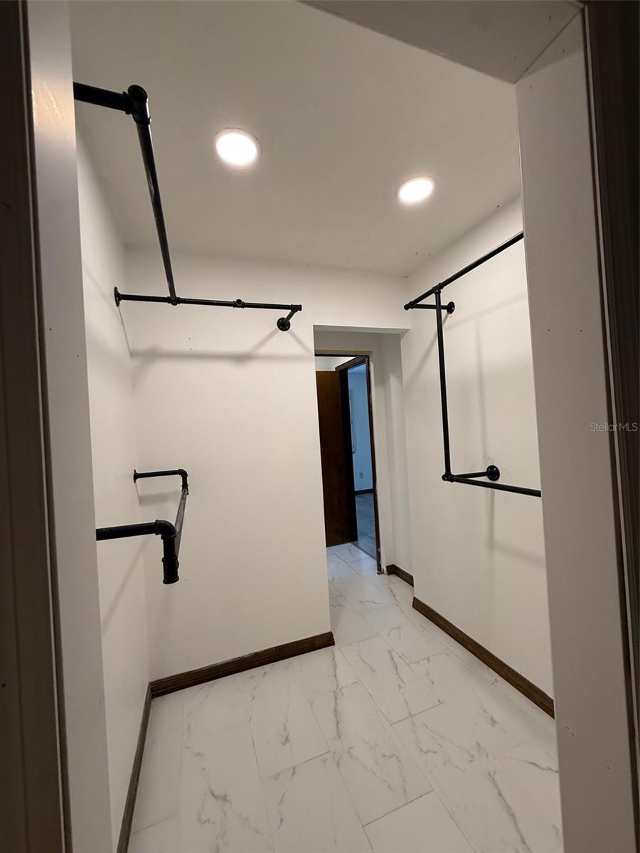 LAKE VALENCIA UNIT ONE - Residential